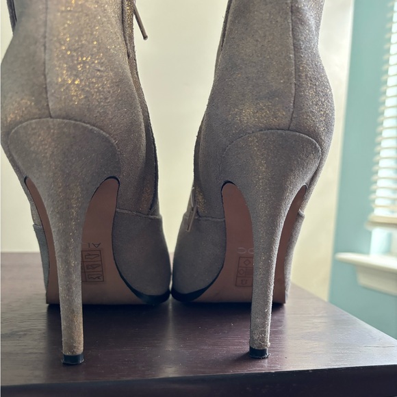 Tan and gold ankle boots. - Picture 2 of 8